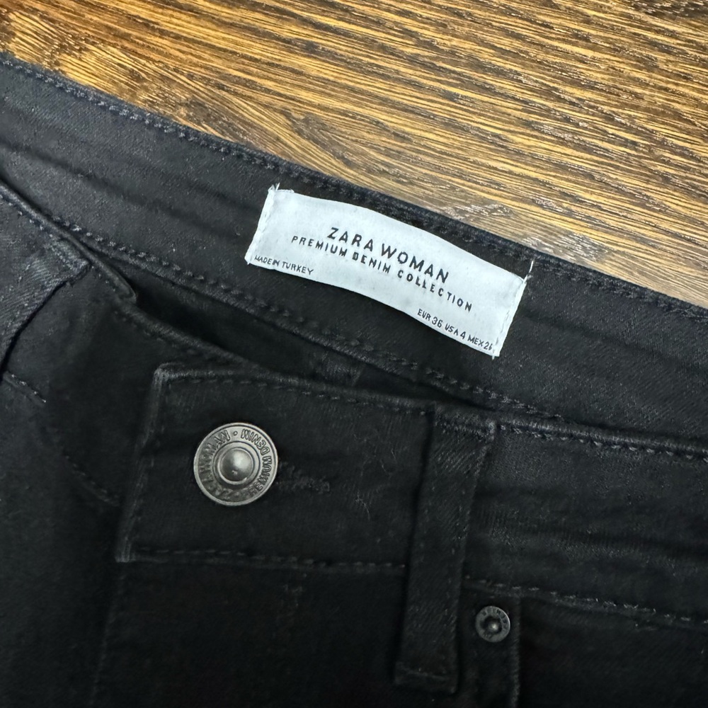 Zara Mid-Rise Flared Jeans - Black - Size: EUR 36 (US 4) - Picture 4 of 9